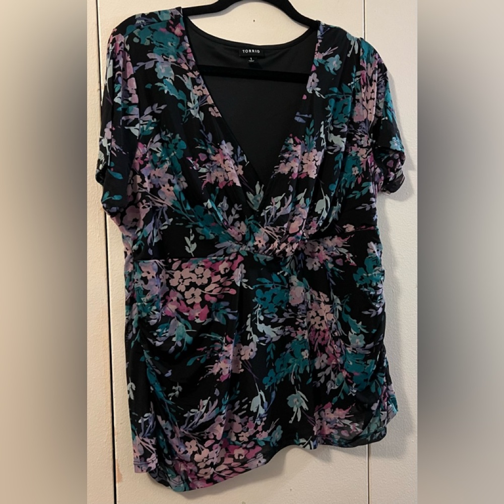 TORRID FLORAL BLOUSE (1)